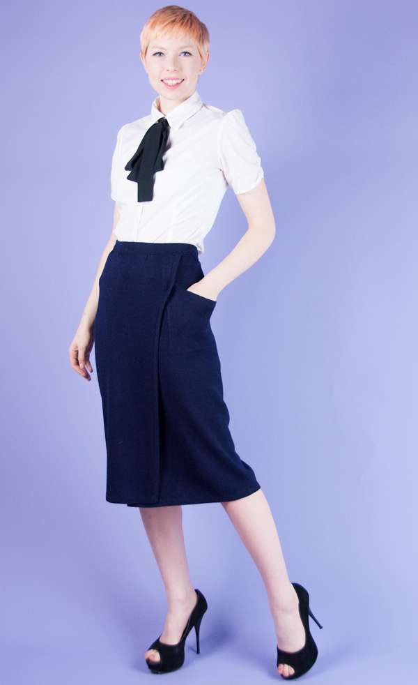 Как носить синюю юбку