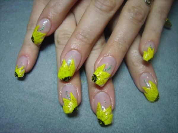 Цветочек на квадратных ногтях