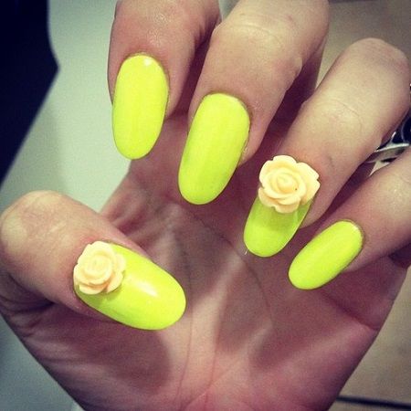 Маникюр с украшениями