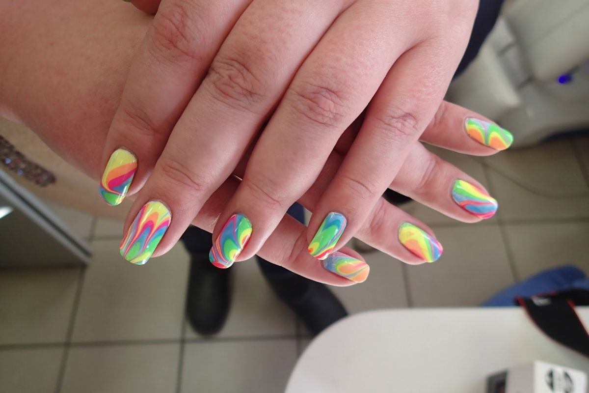 Маникюр - Радужный цветок