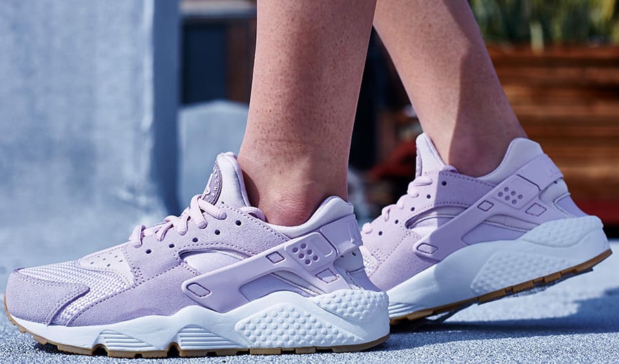 Лиловый цвет в обуви