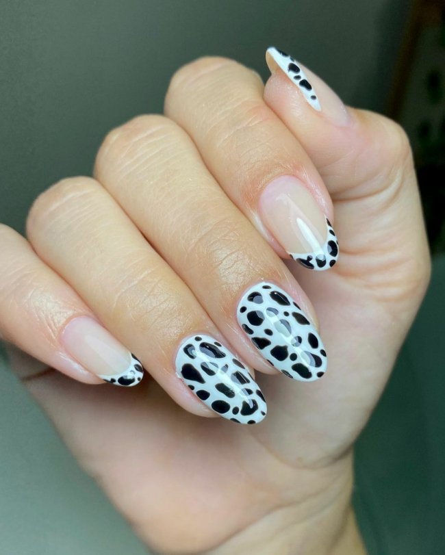 Коровьи пятна на ногтях