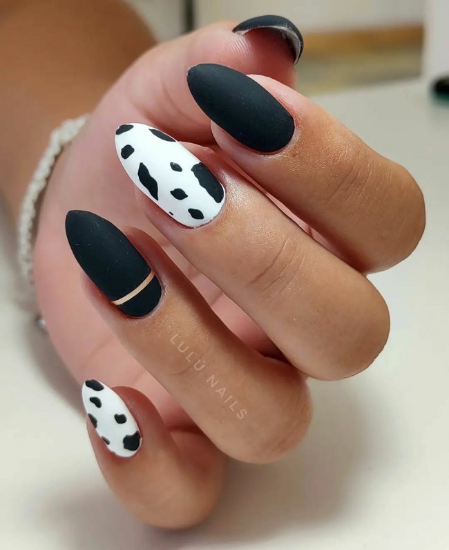 Коровьи пятна на ногтях