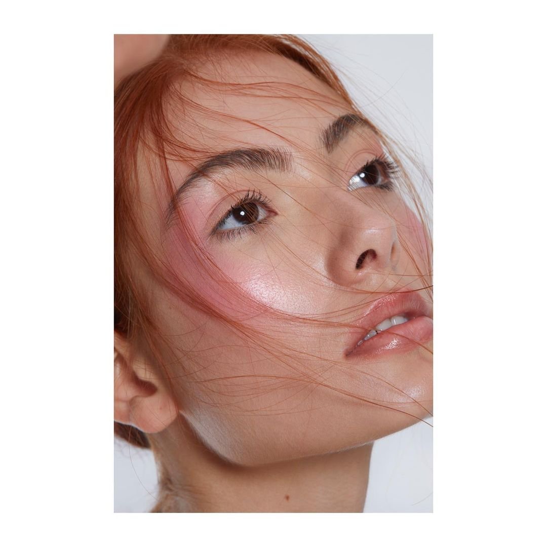 Влажный макияж кожи