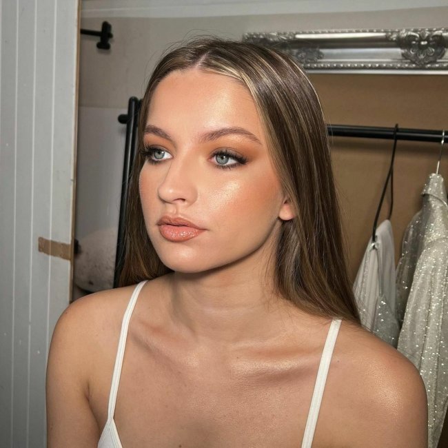 Влажный макияж для молодой кожи.