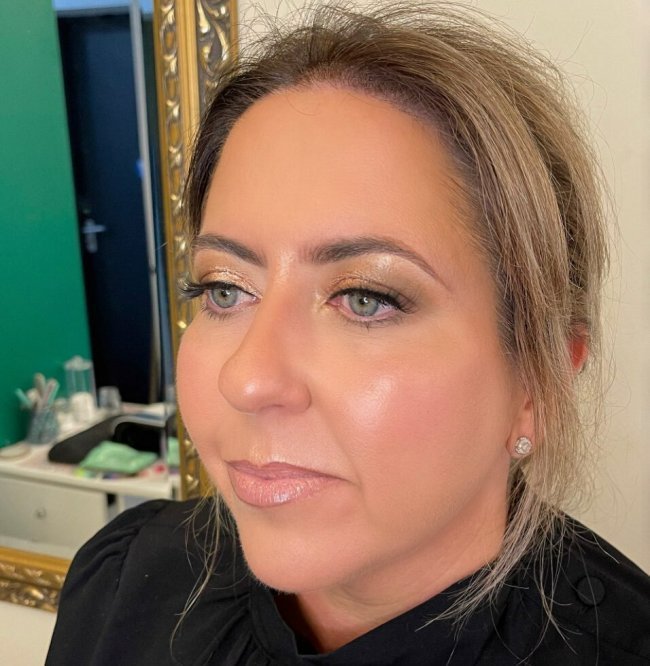 Влажный макияж для женщин после 30.