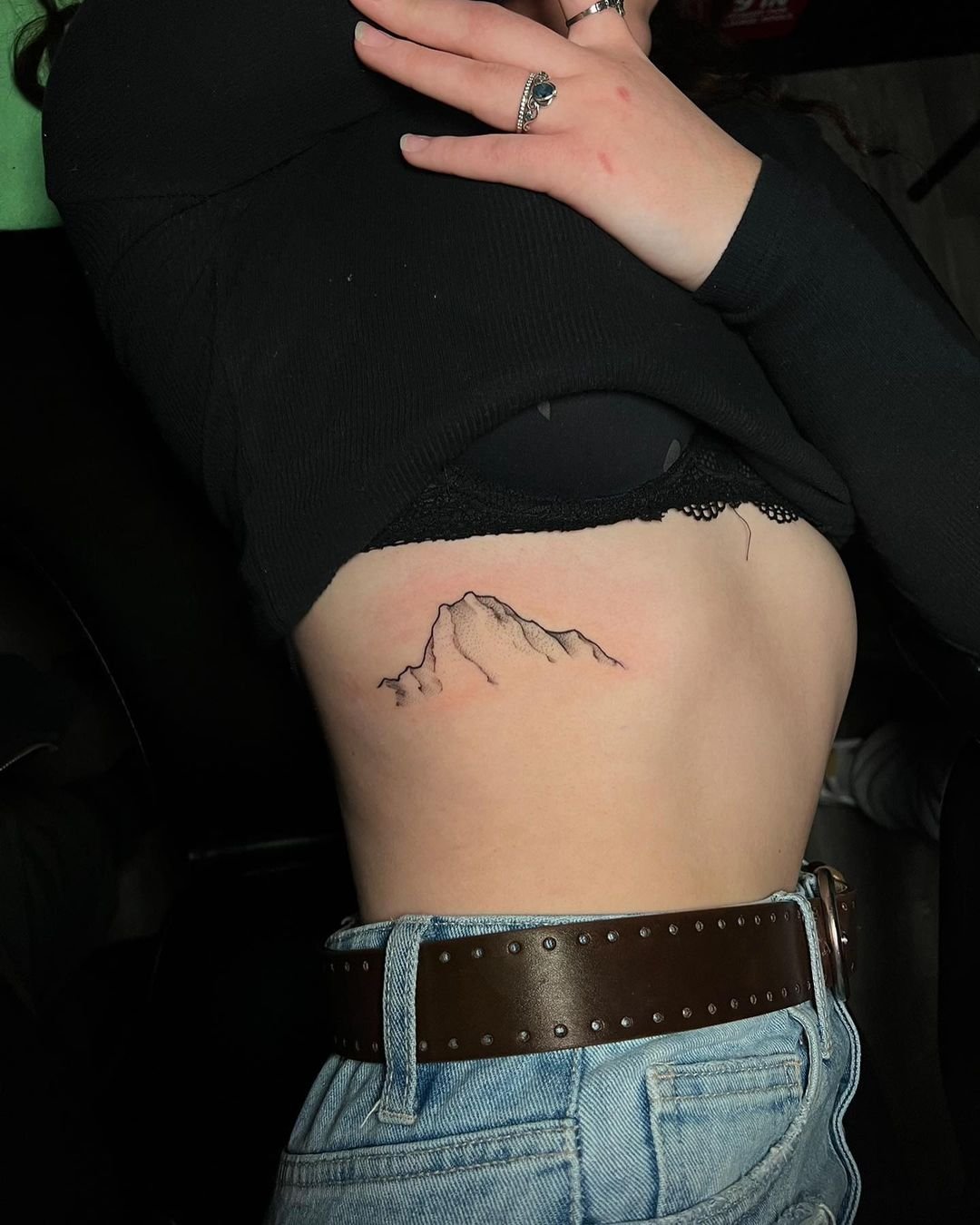 Тату на ребрах для девушек