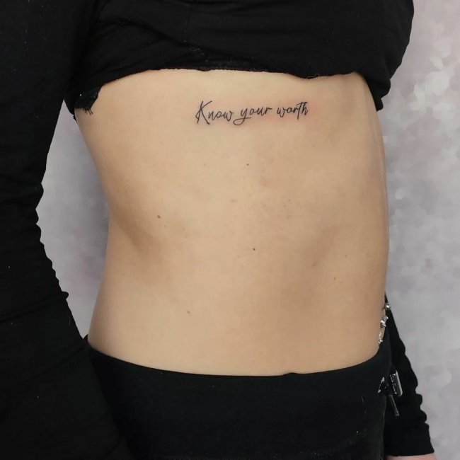 Тату на ребрах для девушек