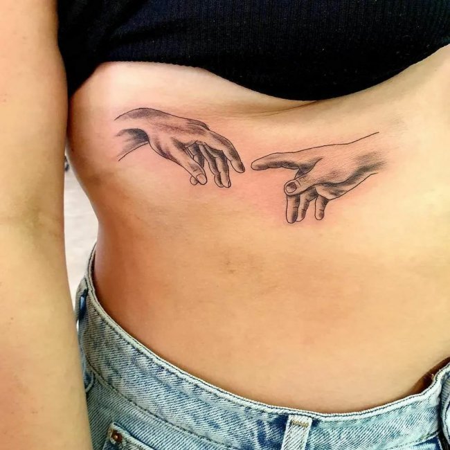 Тату на ребрах для девушек