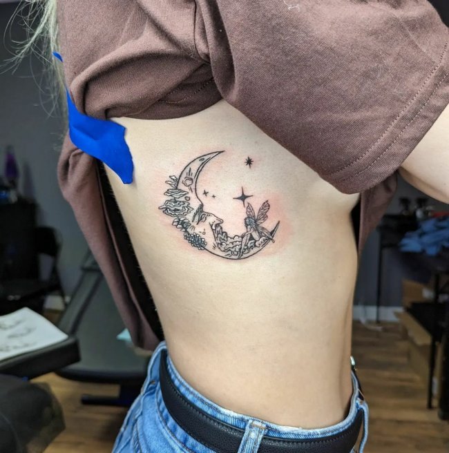 Тату на ребрах для девушек