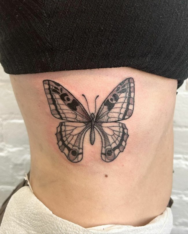 Тату на ребрах для девушек