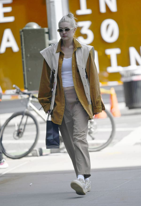 Джиджи Хадид в белом топе