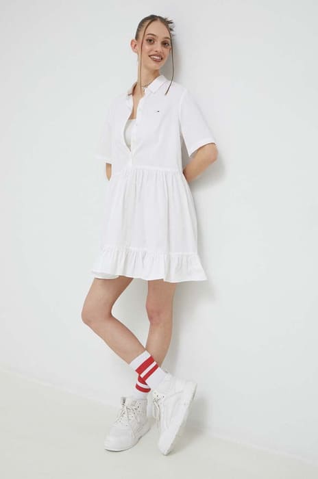 Красивое белое платье 