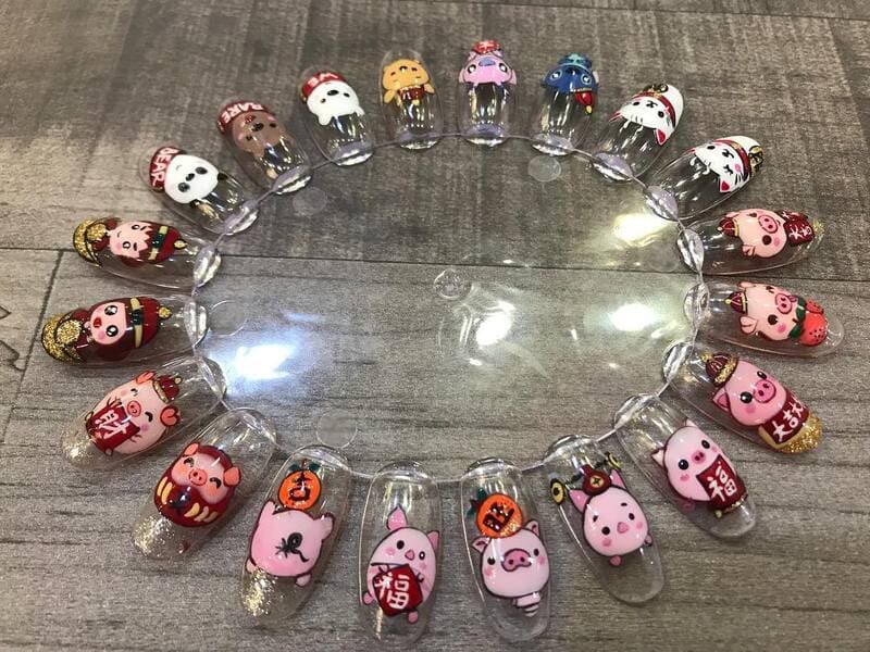 Дизайн ногтей свинки