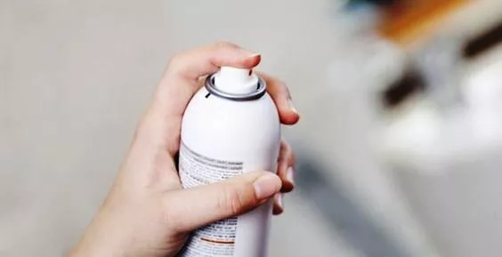 Лак закрепляет краску в обуви