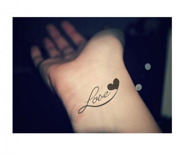 Татуировка на запястье