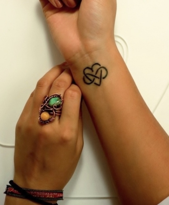 Татуировка на запястье