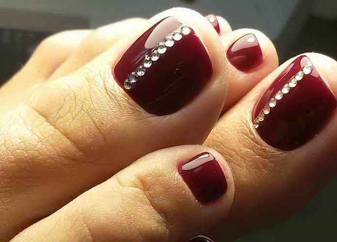 Красный педикюр