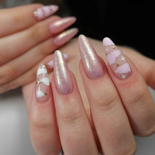 Маникюр с облаками