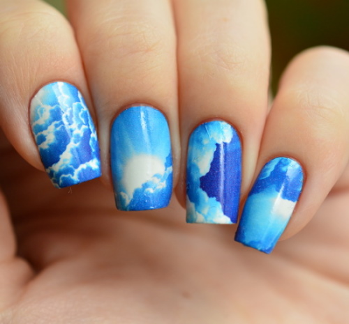 Маникюр с облаками